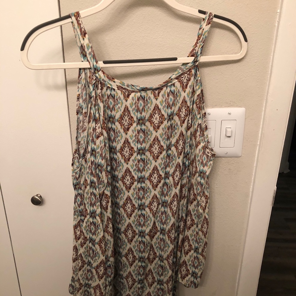 Pattern dress with open shoulders & long sleeves